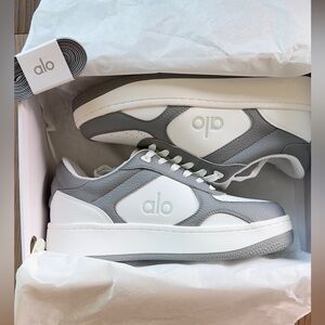Alo Sneakers size US7